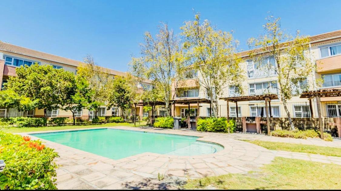 Modern Charm In Pinelands Apartamento *